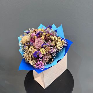 Ramo de flores secas con caja 