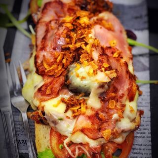 Tosta De Champiñones Con Bacon Gratinados