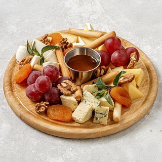 Platou cu cașcavaluri