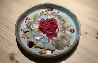 Філе оселедця із червоною маринованою цибулею (150/60)