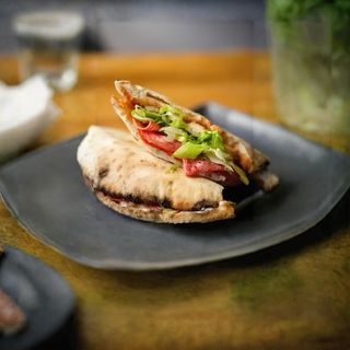 Сэндвич из печи с колбасой