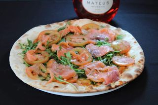 Salmão Fumado (Pizza Média)