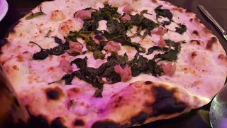 Pizza bianca broccoletti e salsiccia