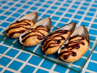 Запечені мідії з спайсі соусом (4oz)