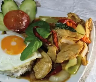 Pad ka phow sa okusom bosiljka i rižom