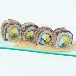 Uramaki de solomillo y mango