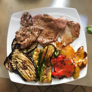 Cavallo ai ferri e verdure grill