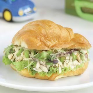 75 Croissant De Pollo Con Alioli