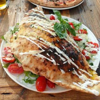 Calzone Cuatro Quesos