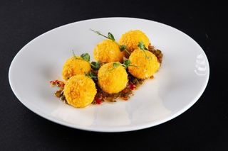 Болс от сирена с домашно сладко от люти чушки