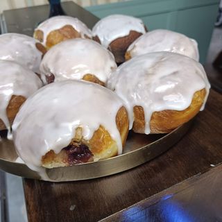 Pączek z dziką różą