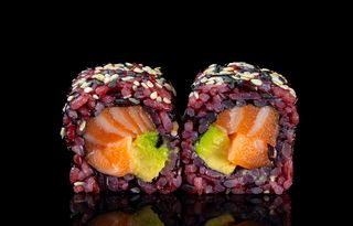 197. Nero sake roll 4 pezzi