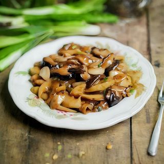 Pato Con Bambú Y Setas Chinas