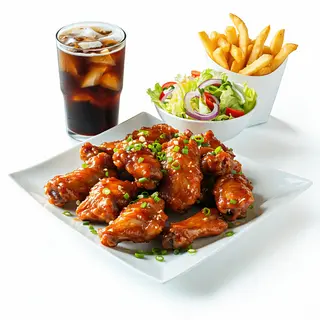 10.Menú Alitas De Pollo Con Ensalada, Patatas Y Bebidas