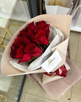 11 червоних троянд "Explorer"