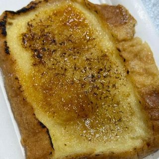 Torrija de brioche caramelizada