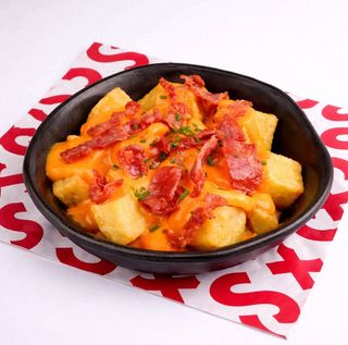 Patatas con chedar y bacon