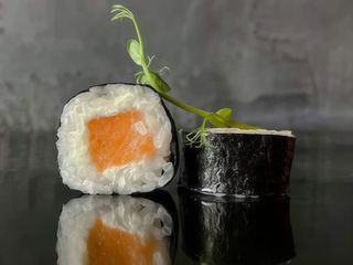 Макі з лососем (160g)