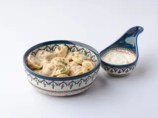 Пельмені з мʼясом зі сметаною та кропом (370/50g)