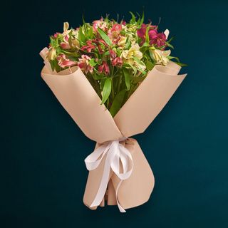 Buchet realizat din 11 Alstroemeria Mixta 