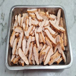 TAGLIATA DI FILETTO DI POLLO ARROSTO