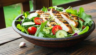 Sałatka z Grillowanym Kurczakiem