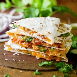 Кесадия ЕЛ ЛУЧАДОР (пилешко)