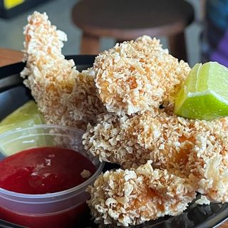 Креветки панко з імбирно-малиновим соусом