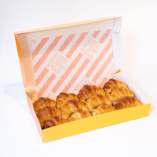 12 medialunas clásicas dulces