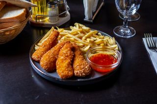 Pui crispy cu garnitura la alegere