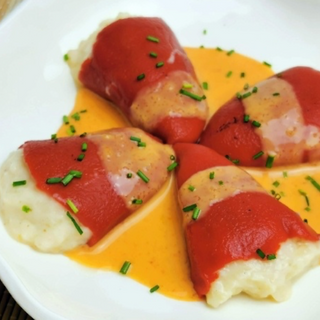 Pimientos del Piquillo rellenos de Bacalao y Langostinos