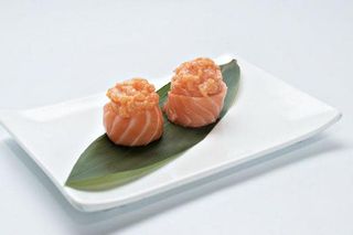 176. Gio spicy salmon gunkan