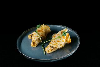 Млинець з куркою, грибами та сиром