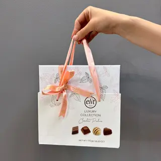 Bombones con chocolate caja blanca 