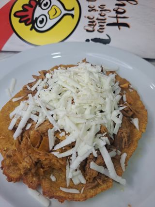 Patacón Con Carne y Queso