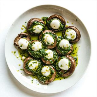 Champiñones al pesto