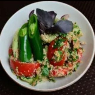 სალათი კიტრი და პომიდვრის ნიგვზით