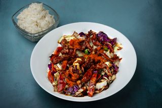 Teletina sa čilijem i belim lukom