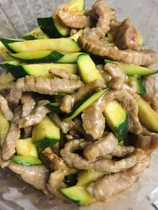 40.MANZO CON ZUCCHINE