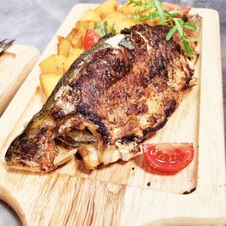 Пастърва със сотирани картофки (400г)