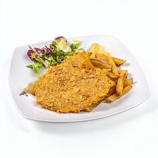 Șnitel de pui în crustă crocantă cu cartofi prajiți