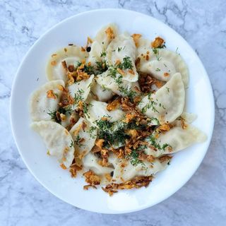 Pelmeni z wieprzowiną i wołowiną (porcja XL) gotowane