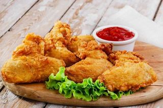 Pollo fritto con patatine