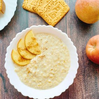 Каша овсяная с яблоками