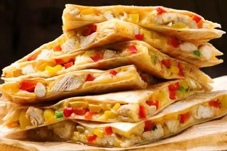 Quesadilla de pui cu cartofi prăjiți