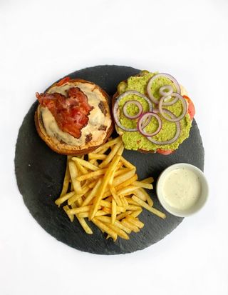 Бургер Чілі Гуакамоле (350/120/30г)