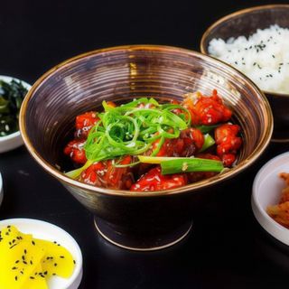 SPICY KKANPUNGI + RYŻ + ZESTAW BANCHAN