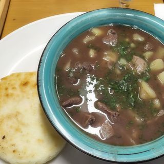 caldo de pajarilla con arepa