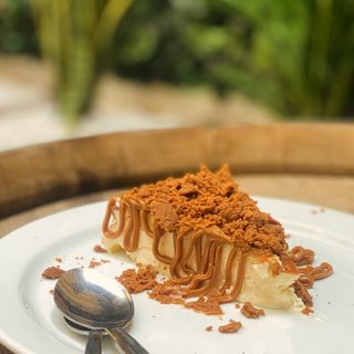 TARTA DE QUESO CREMOSA, CREMA LOTUS Y GALLETA LOTUS