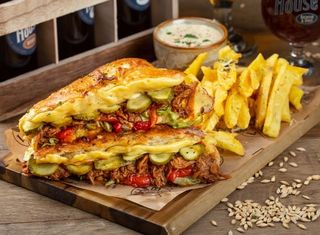 Sandwich cu carne de porc